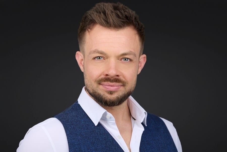 Klaudius Breitkopf bei der Analyse von Gesundheitsdaten
